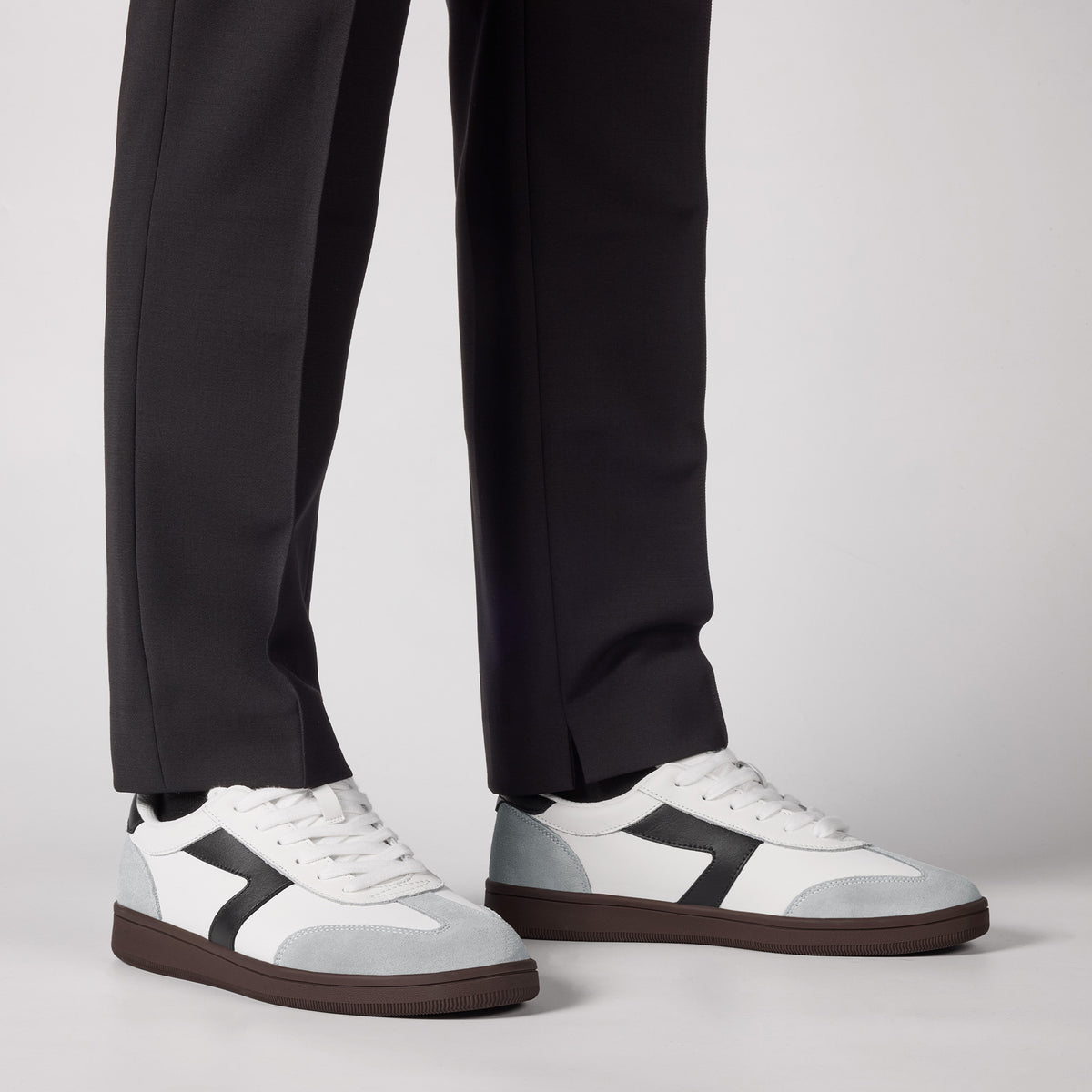 OVISWOOD COURTWALK 01 — WHITE/BLACK