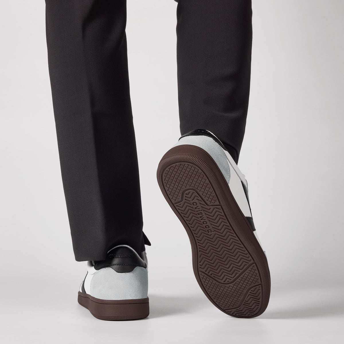 OVISWOOD COURTWALK 01 — WHITE/BLACK